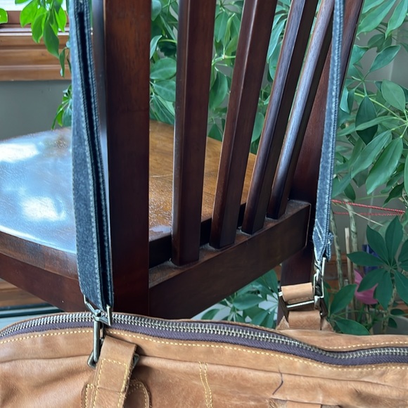 Oliberte Leather messenger laptop/computer/carryall bag 💼 17” length - Picture 13 of 13